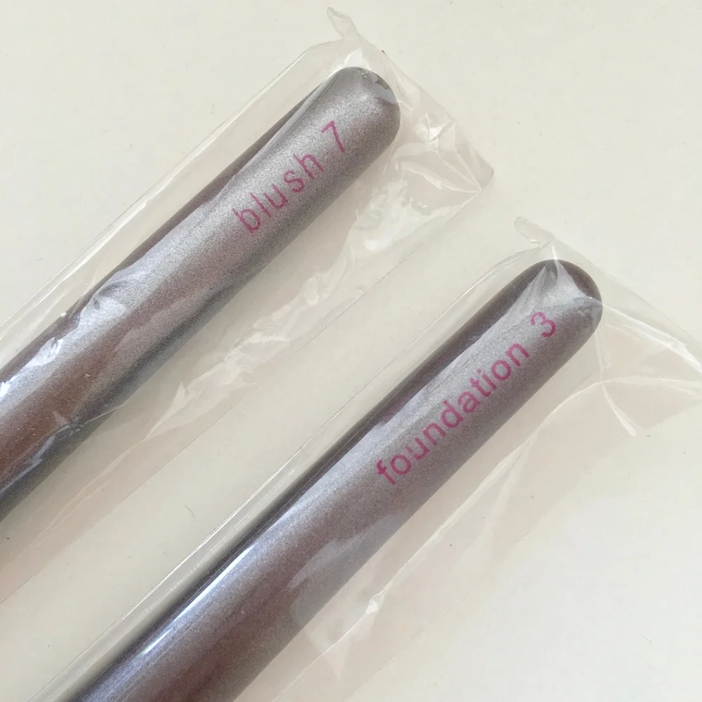 $64 VALUE 2 X VASANTI BRUSHES FOUNDATION BRUSH + BLUSH BRUSH NEW IN WRAP